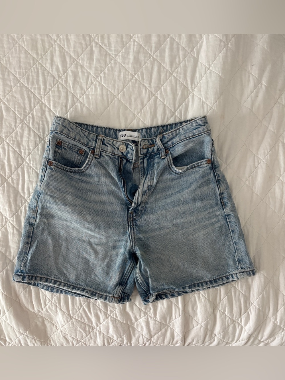 Zara Mid/Low-Waisted Light Wash Denim Jorts